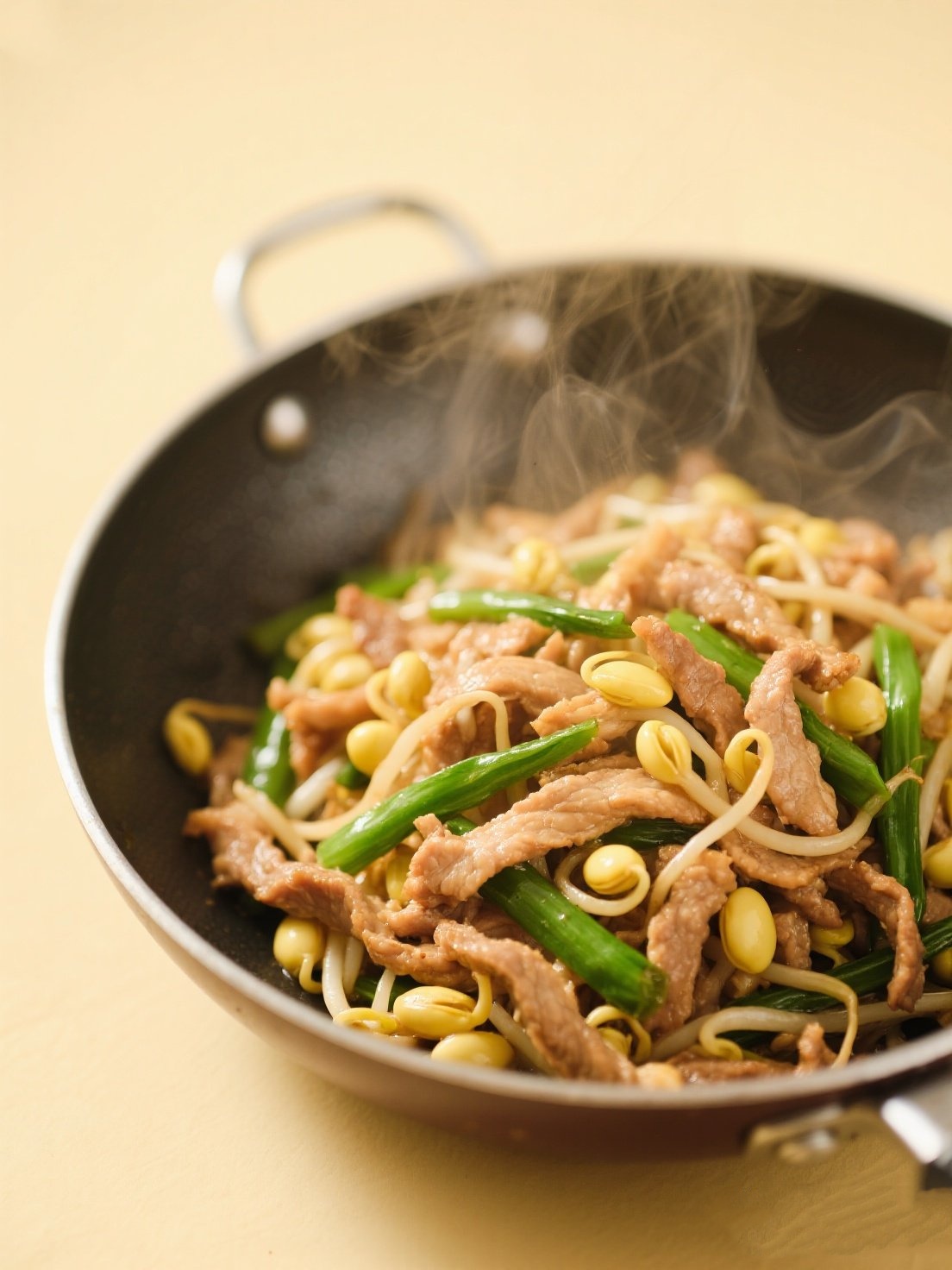 Stir fried shredded pork with soybean sprouts